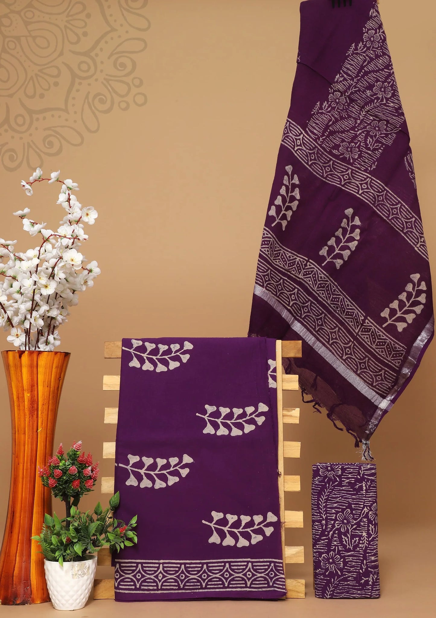 Baumwollanzug mit Leinendupatta