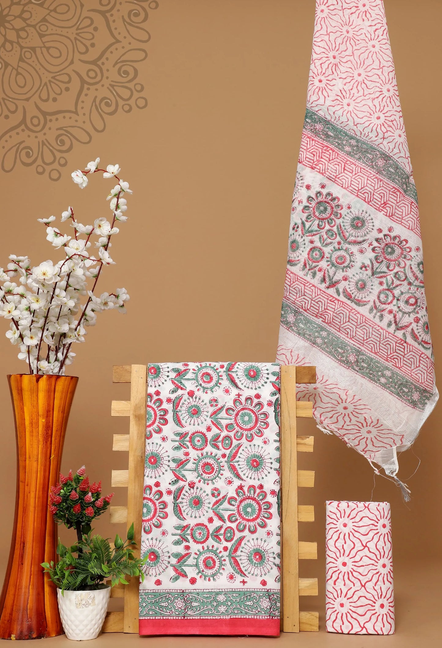 Baumwollanzug mit Leinendupatta