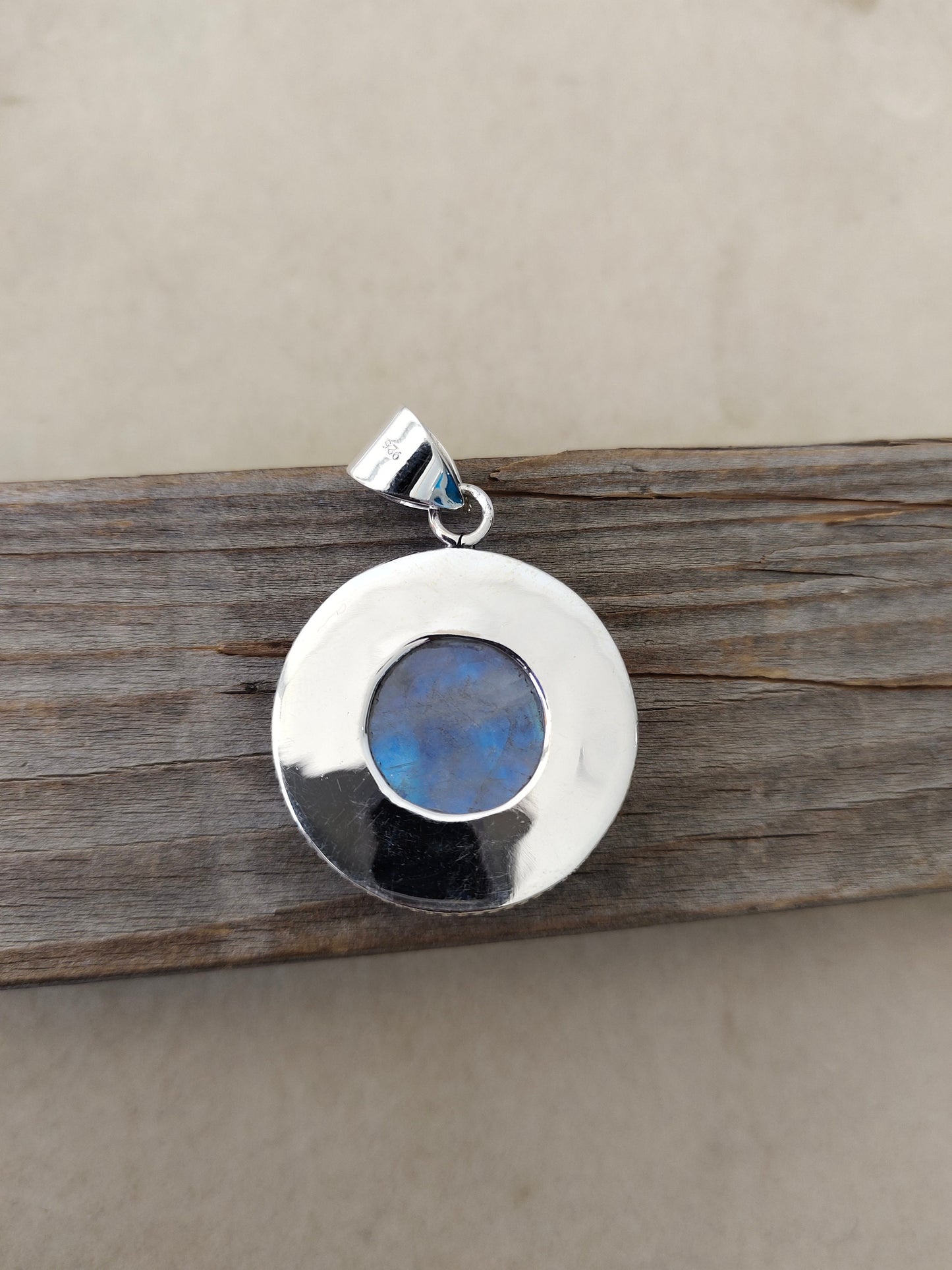 Pendentif en pierre de lune arc-en-ciel en argent sterling 925 massif | Magnifique pendentif en pierre de lune arc-en-ciel fait à la main | Pendentif bohème à offrir en cadeau pour elle