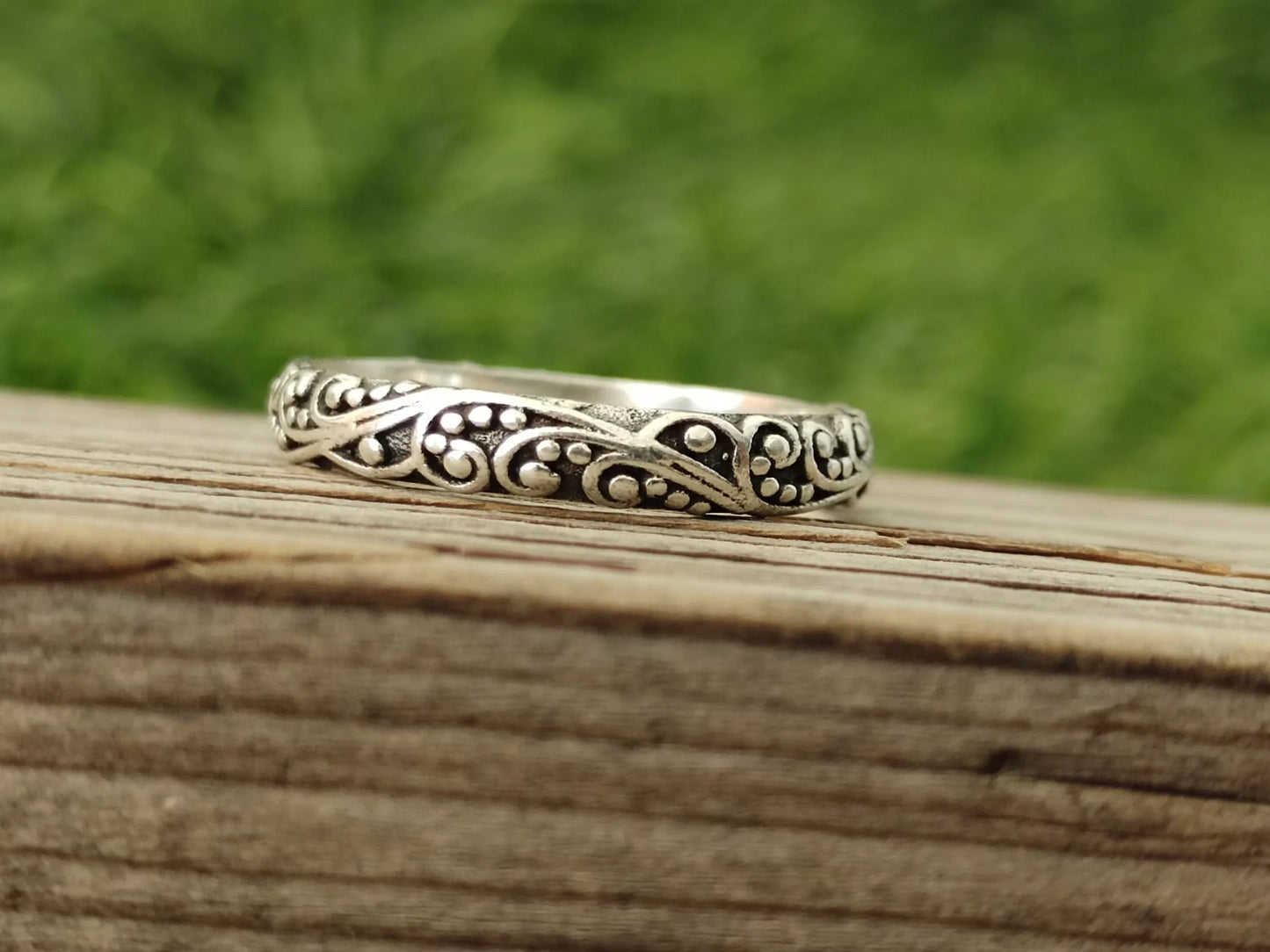 Rundes Stapelband aus Sterlingsilber, handgefertigtes Silberband, Stapelring aus Silber, Charm-Ring aus Silber, handgefertigter Boho-Ring - Design Stacking
