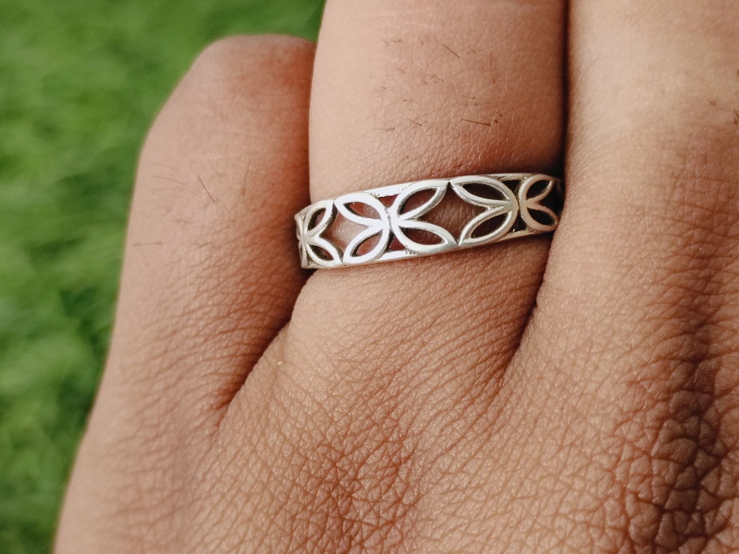 Runder Stapelring aus Sterlingsilber im Blumenstil, handgefertigtes Silberband, Stapelring aus Silber, Charm-Ring aus Silber, handgefertigter Boho-Ring
