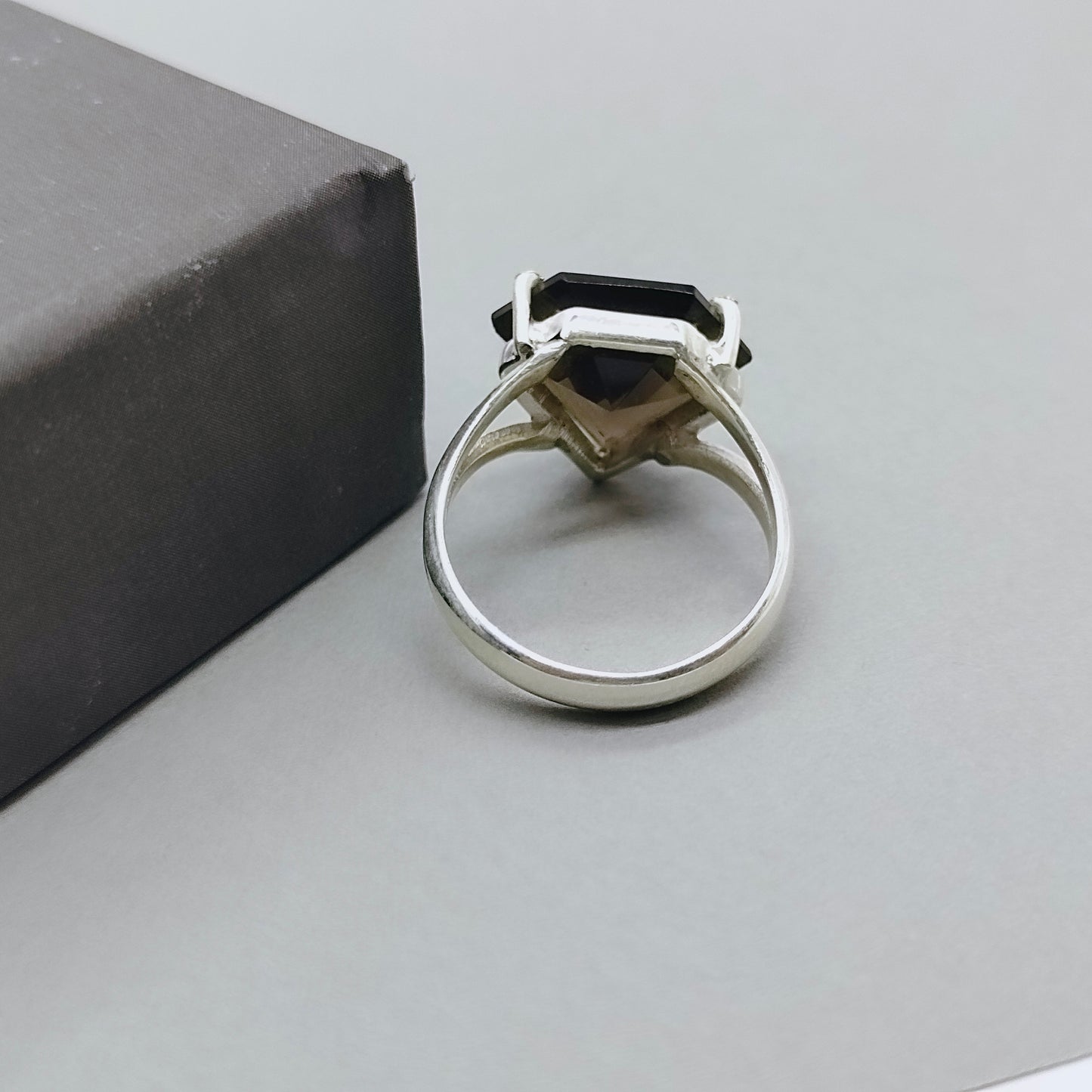 Rauchquarz Diamant Sommerschmuck - Rauchquarz - handgefertigter Ring in Diamantform - Boho Rauchquarz Ring - minimalistisches Sommergeschenk