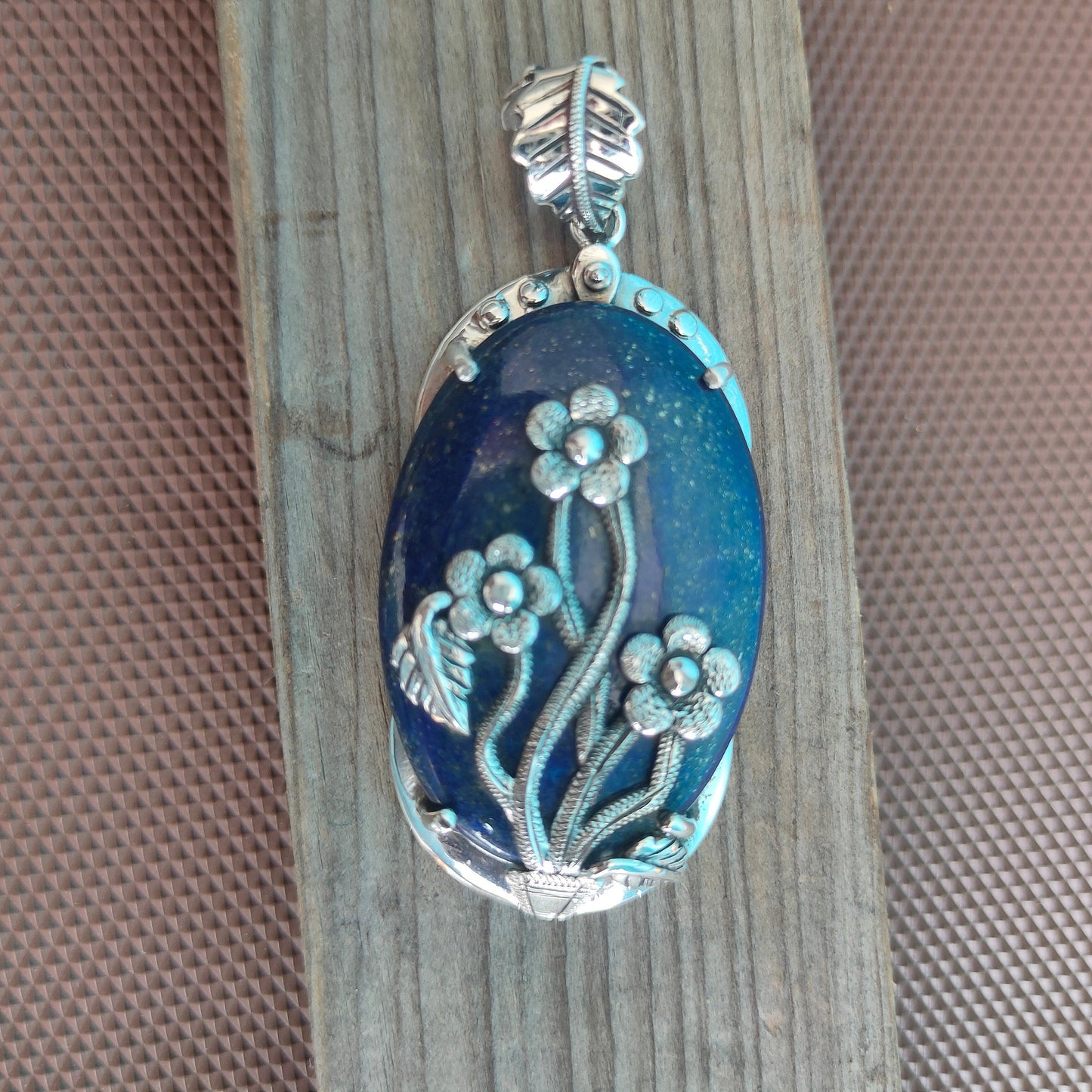 Pendentif en lapis-lazuli naturel, pendentif bohème artisanal, pendentif en pierre de lapis, pendentif à motif floral, pendentif grande taille, bohème