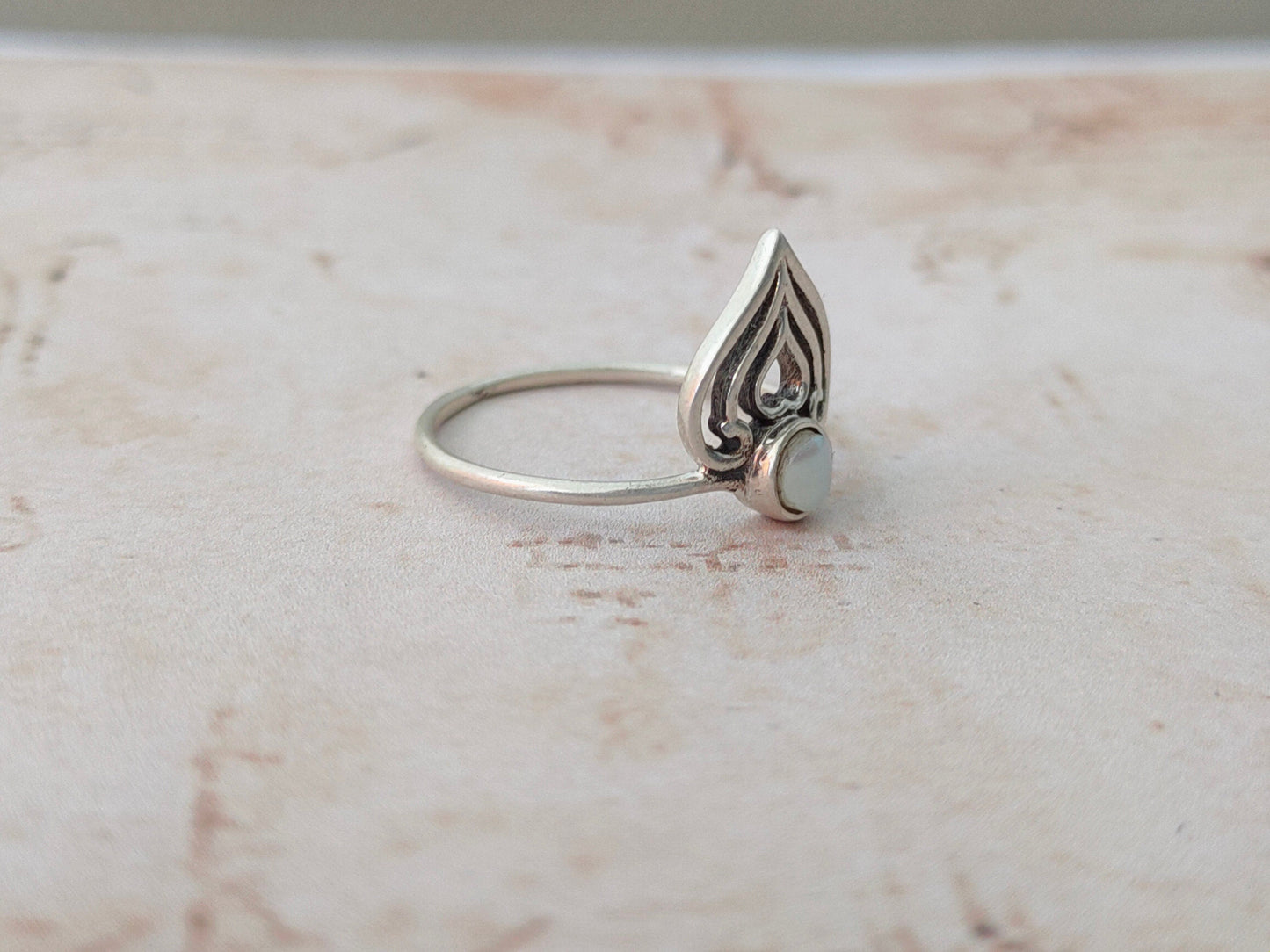 Runder Perlenring aus Sterlingsilber, handgefertigter Silberring, Stapelring aus Silber, Charm-Silberring, handgefertigter Boho-Ring, Silberring