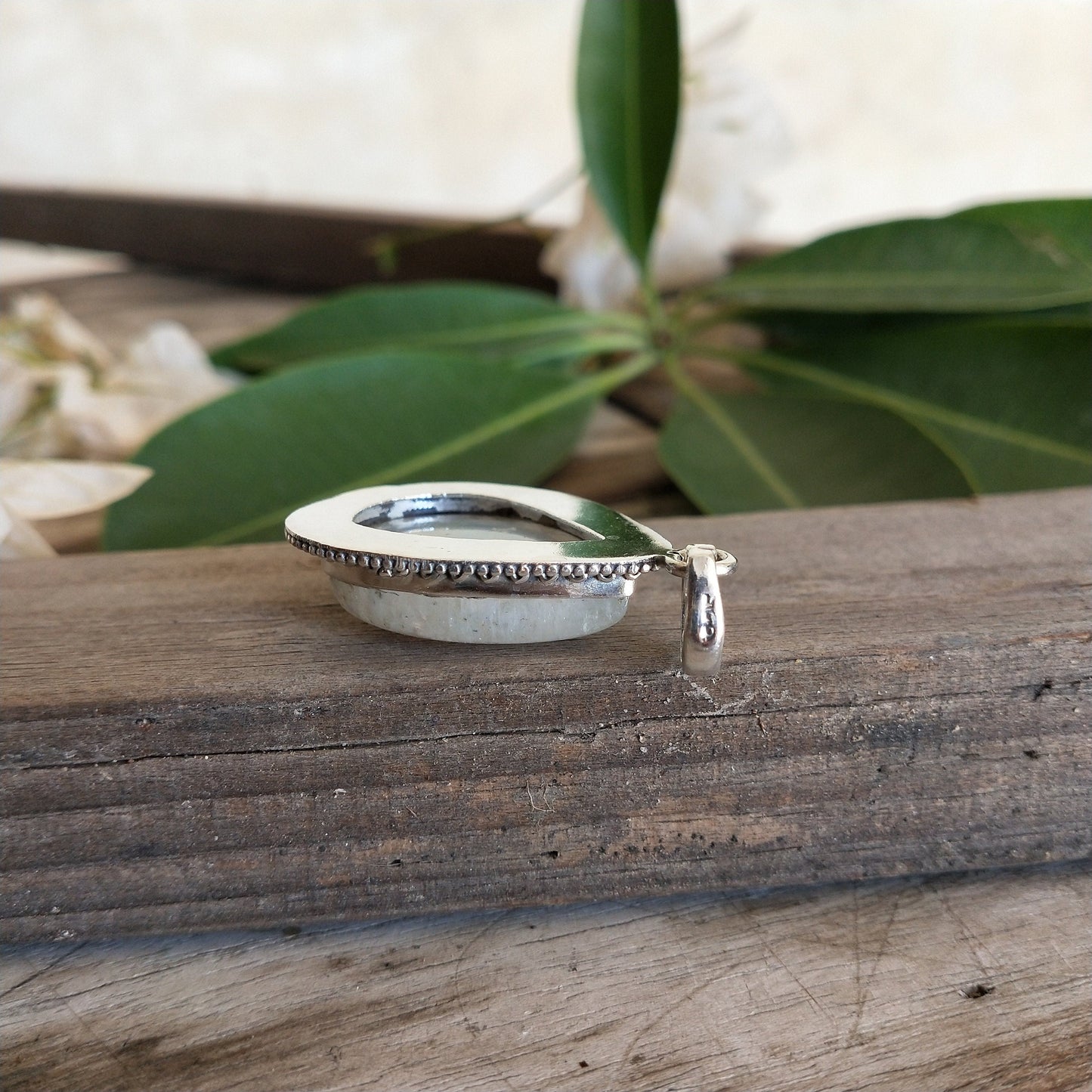 Pendentif en pierre de lune arc-en-ciel en argent sterling 925 massif | Magnifique pendentif en pierre de lune arc-en-ciel fait à la main | Pendentif bohème à offrir en cadeau pour elle