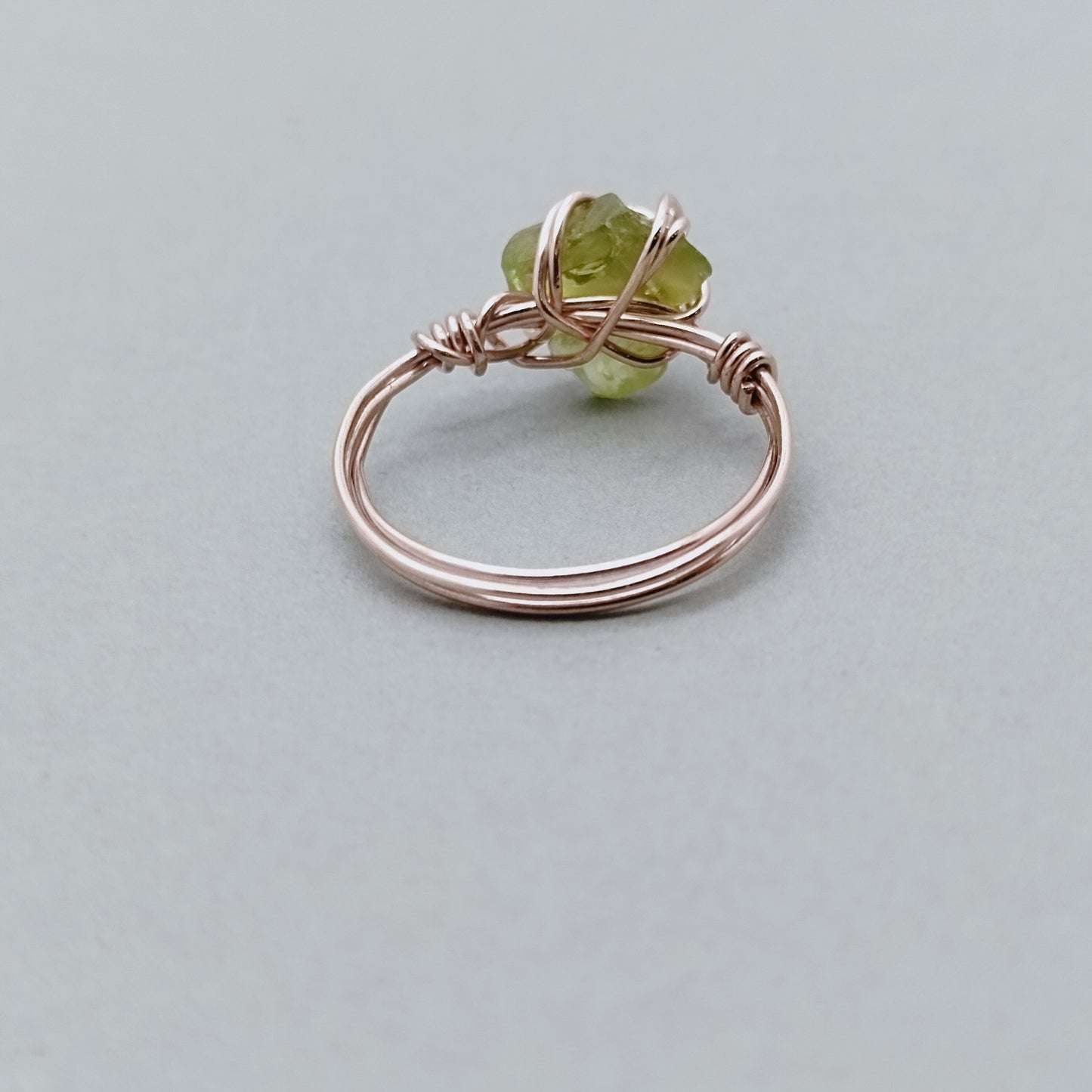 Peridot Silberring mit Roségold plattiert, Sterling Silber Ring, Statement Ring, handgefertigter Silberring, Peridot Drahtring, Rohstein