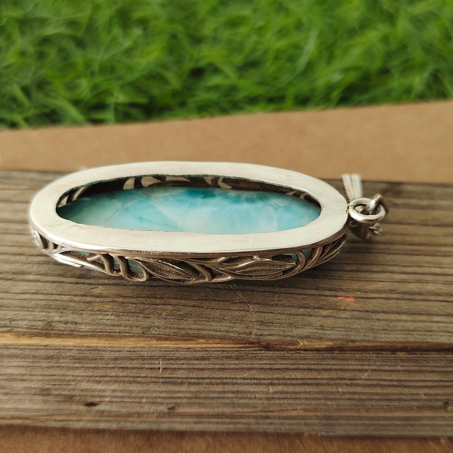 Larimar-Stein. Wunderschön gestaltete Halskette, handgefertigter wunderschöner Anhänger, Larimar-Anhänger, natürlicher Larimar-Stein-Anhänger, Design-Anhänger