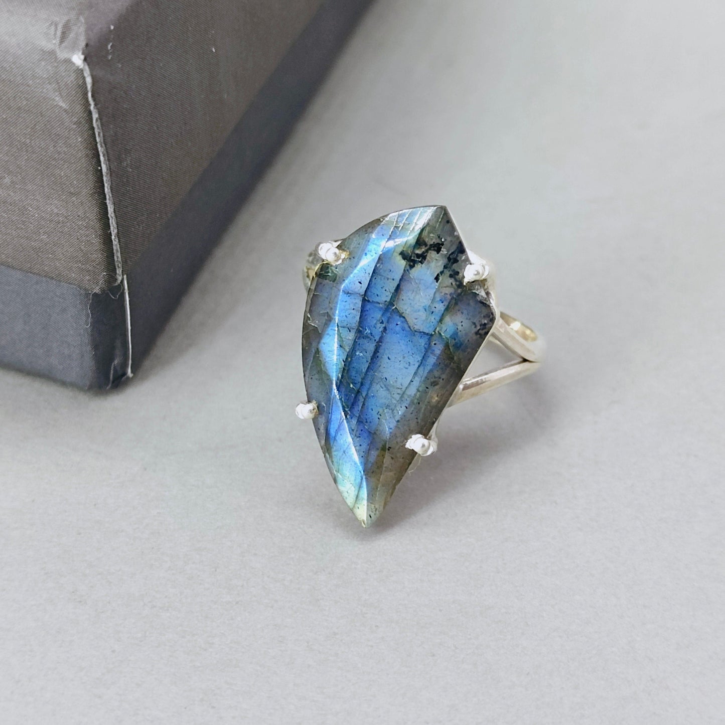 handmade jewelry Labradorite Sterling Silver Ring - Leaf Shape Ring -minimalist- Labradorite- free shipping- etsy best selling