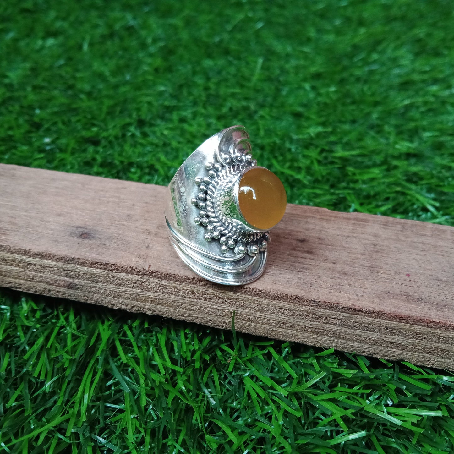 Runder Ring aus 925er Sterlingsilber mit gelbem Calcy-Edelstein | Ring mit gelbem Edelstein | Geschenke für Sie | Auf Bestellung gefertigt | Boho | Calcy-Ring | Großer Ring